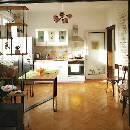 Sunny Downtown Apartment For 4 소피아 외부 사진