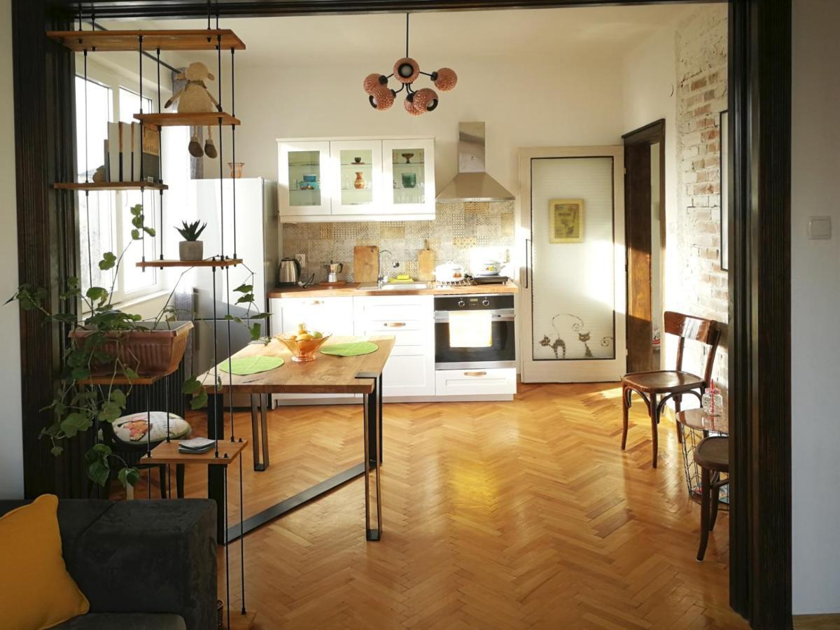 Sunny Downtown Apartment For 4 소피아 외부 사진