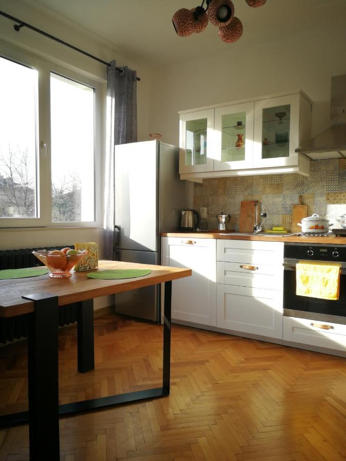 Sunny Downtown Apartment For 4 소피아 외부 사진